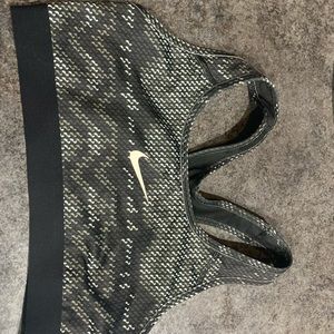 Nike sports bra size small